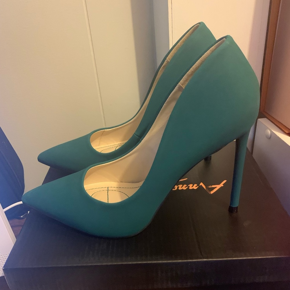 Anne Michelle green pumps